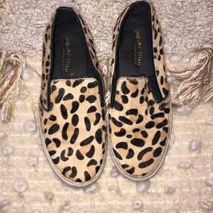 Leaped print slip on tennis shoes